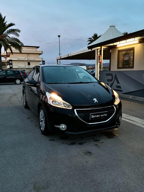 Usata Peugeot 208 Active 91 CV (66 kW) 2015 Nero Utilitaria