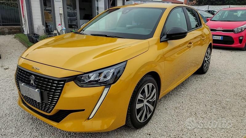 Usata Peugeot 208 Active 75 CV (55 kW) 2023 Giallo Utilitaria
