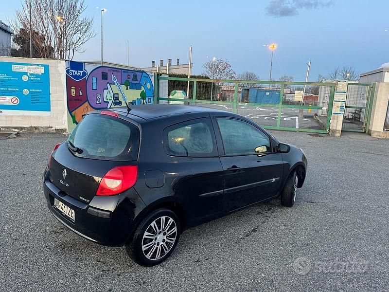 Usata Renault Clio II 75 CV (55 kW) 2008 Nero Berlina