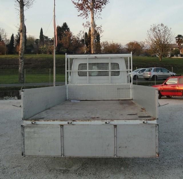 Usata Iveco Daily 110 CV (80 kW) 2001 Bianco pastello Furgone