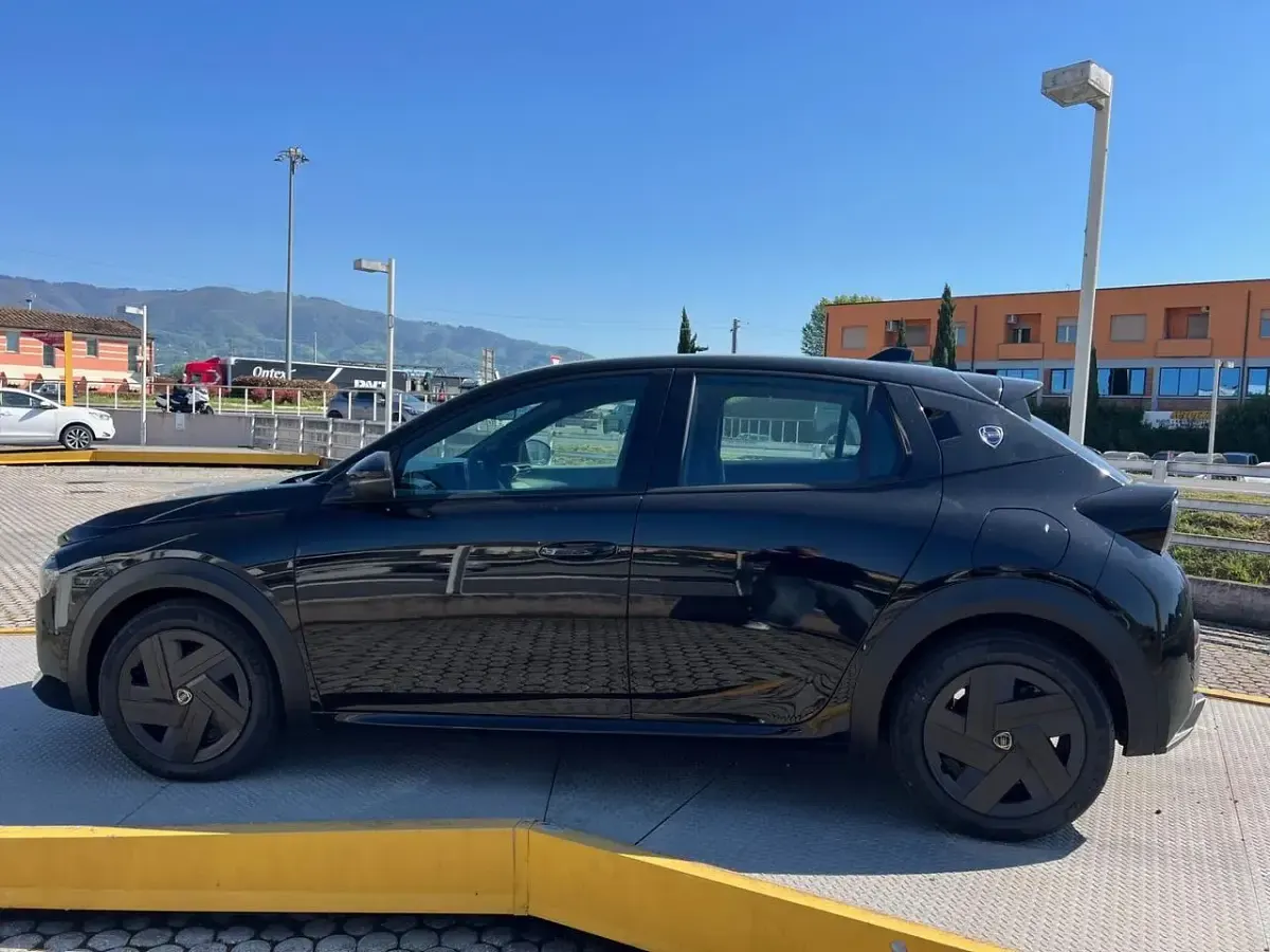 Nuova Lancia Ypsilon 100 CV (73 kW) 2026 Nero Utilitaria