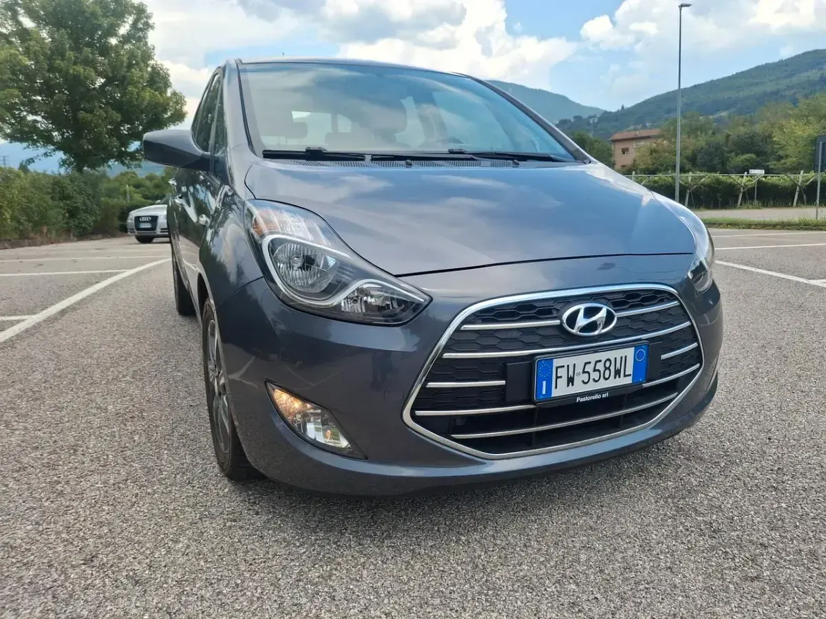 Usata Hyundai ix20 125 CV (91 kW) 2019 Grigio Utilitaria