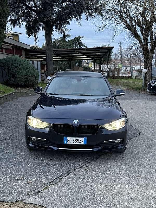 Usata BMW 318 Luxury Line 143 CV (105 kW) 2014 Berlina