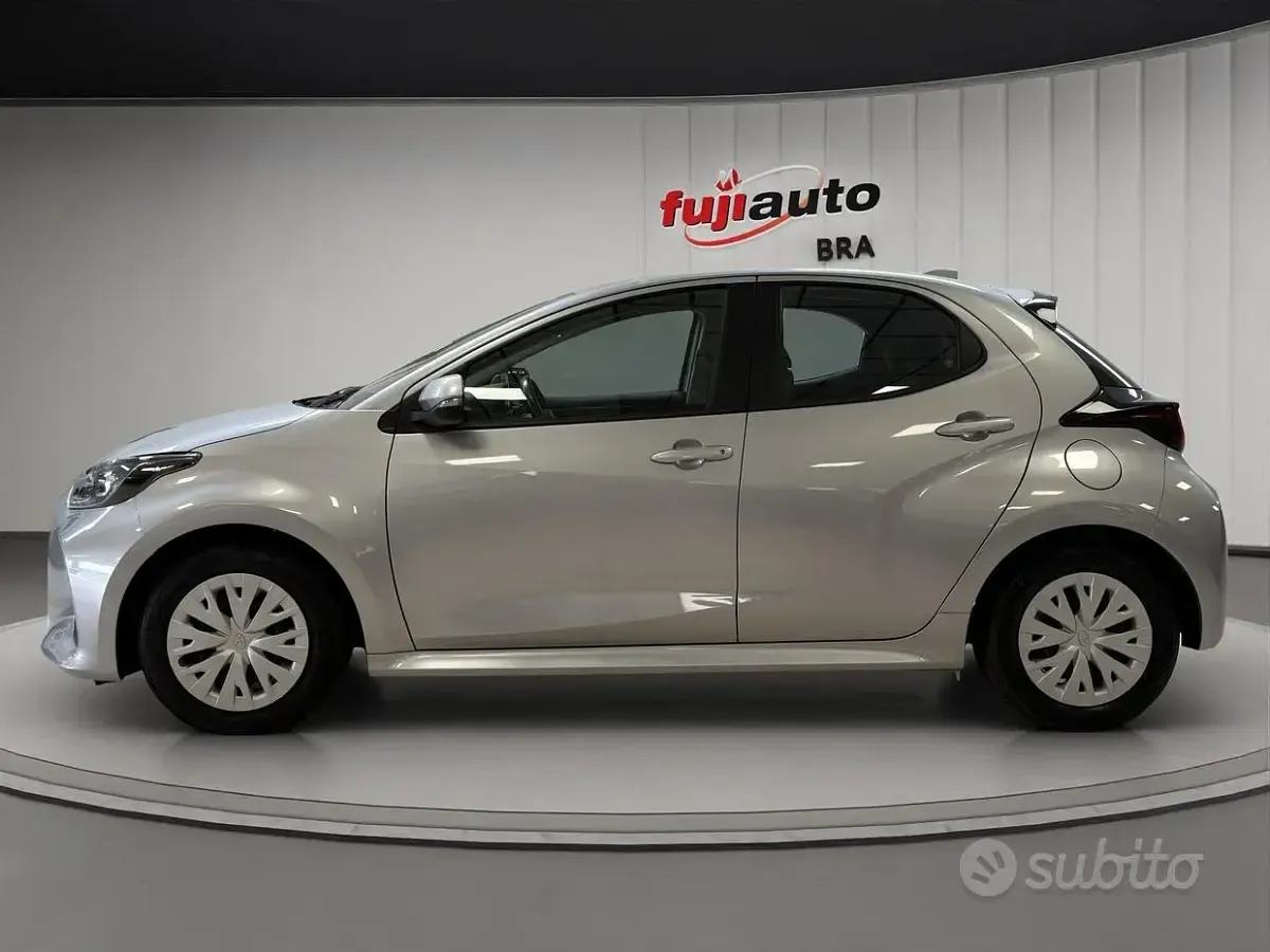 Usata Toyota Yaris Active 116 CV (85 kW) 2022 Grigio Utilitaria