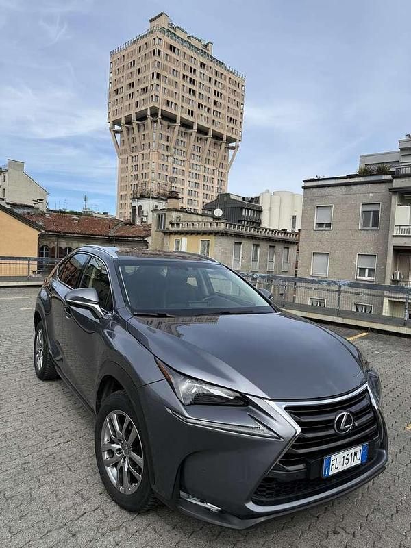 Usata Lexus NX300h 155 CV (114 kW) 2017 Nero SUV