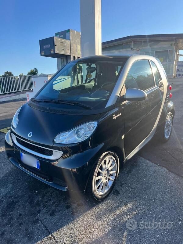 Usata 2011 Smart ForTwo Coupé Utilitaria | 6000 € (Buon prezzo) - Immagine 1/2