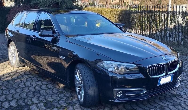Usata BMW 520 Luxury Line 190 CV (139 kW) 2015 Nero Station wagon