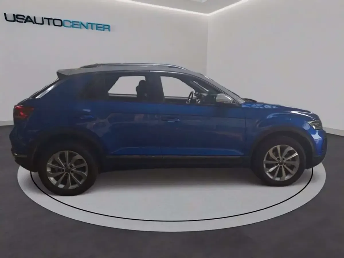 Usata VW T-Roc Style 150 CV (110 kW) 2023 0f blu lava metallizzato SUV
