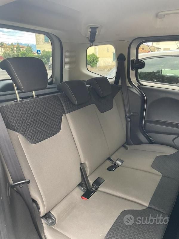 Usata Ford Courier 75 CV (55 kW) 2016 Grigio Monovolume