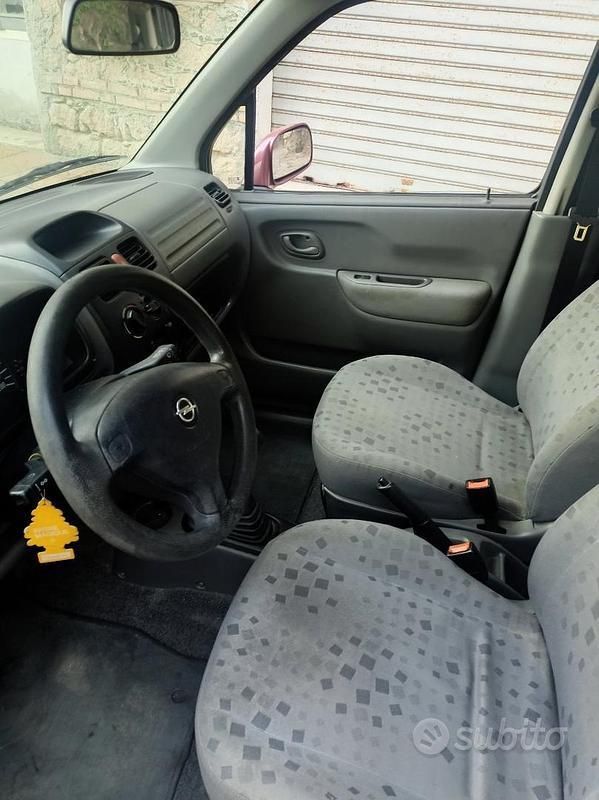 Usata Opel Agila 75 CV (55 kW) 2001 Utilitaria