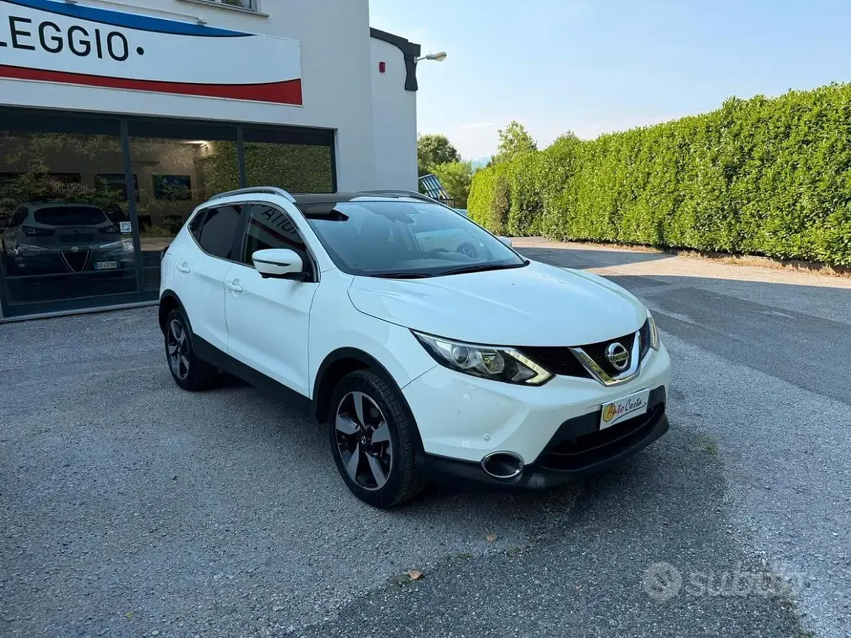 Usata Nissan Qashqai Tekna 116 CV (85 kW) 2015 Bianco SUV
