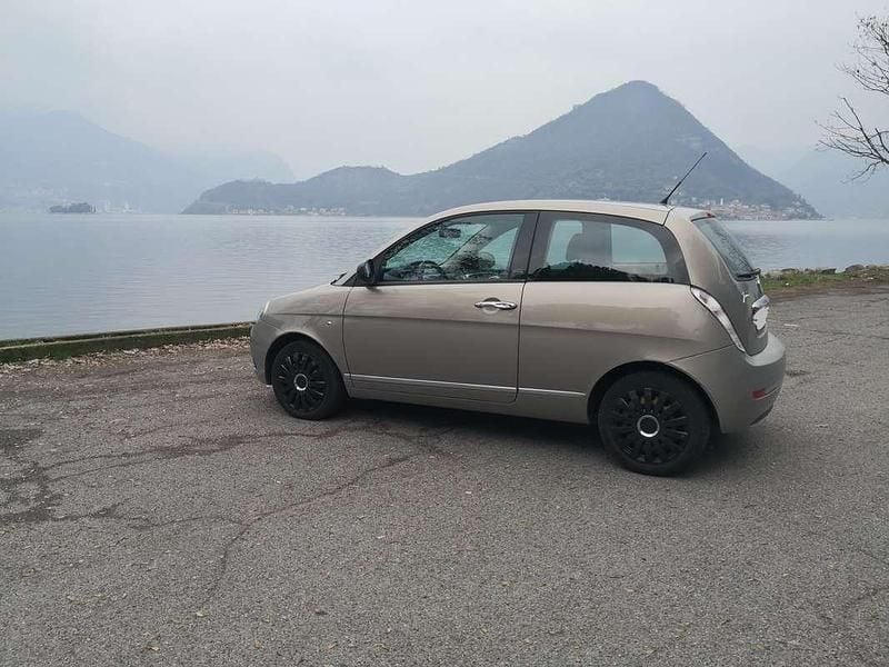 Usata Lancia Ypsilon 69 CV (50 kW) 2011 Beige Utilitaria