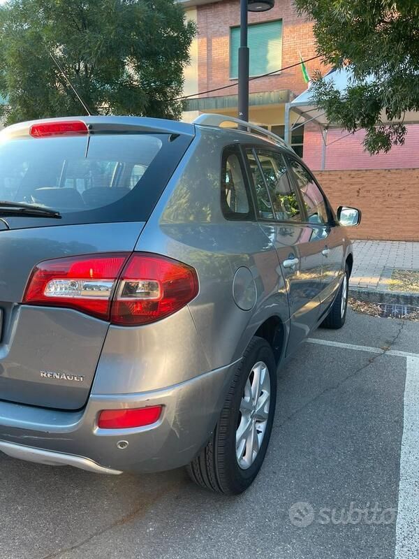 Usata Renault Koleos 150 CV (110 kW) 2008 Grigio SUV
