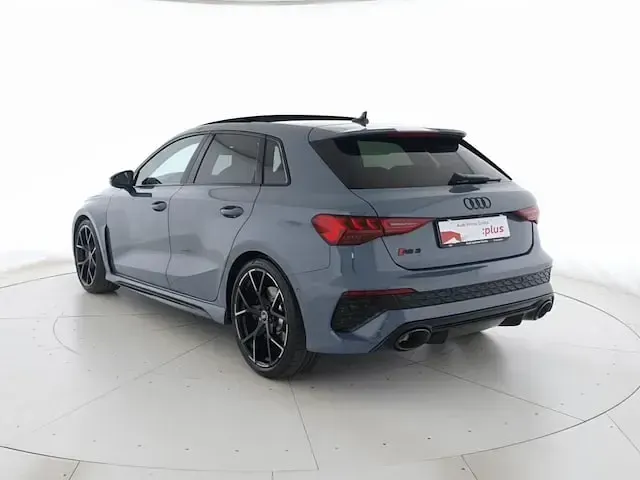 Usata Audi RS3 Sportback Comfort 400 CV (294 kW) 2023 Grigio kemora metallizzato Utilitaria