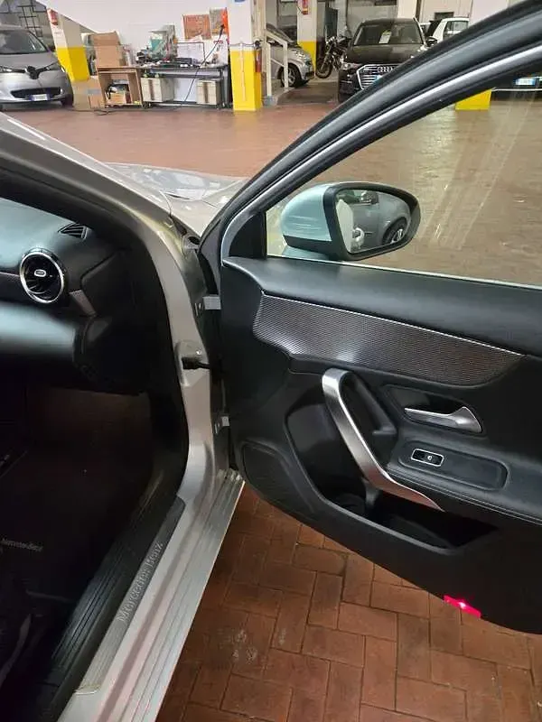Usata Mercedes 180 116 CV (85 kW) 2019 Argento Berlina