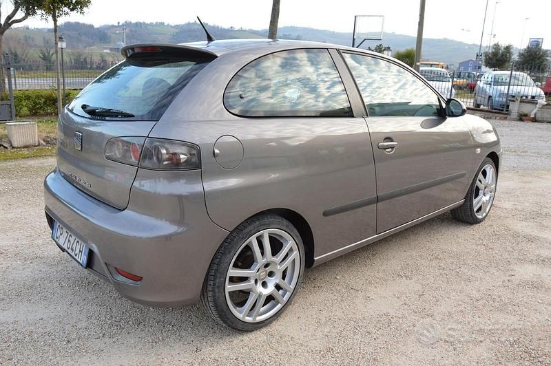 Usata Seat Ibiza CUPRA 160 CV (117 kW) 2004 Grigio Utilitaria