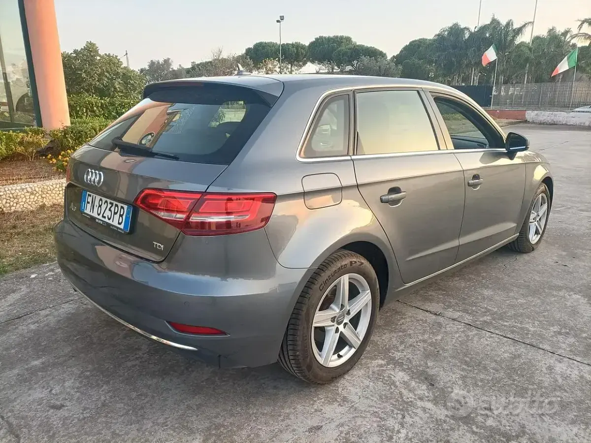 Usata Audi A3 Admired 150 CV (110 kW) 2018 Grigio Berlina