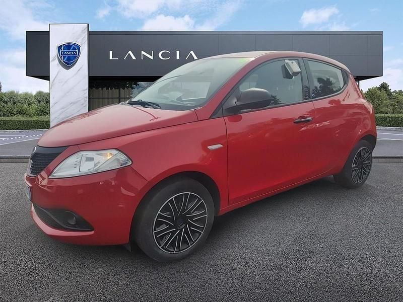 Usata Lancia Ypsilon 69 CV (50 kW) 2019 Rosso Utilitaria