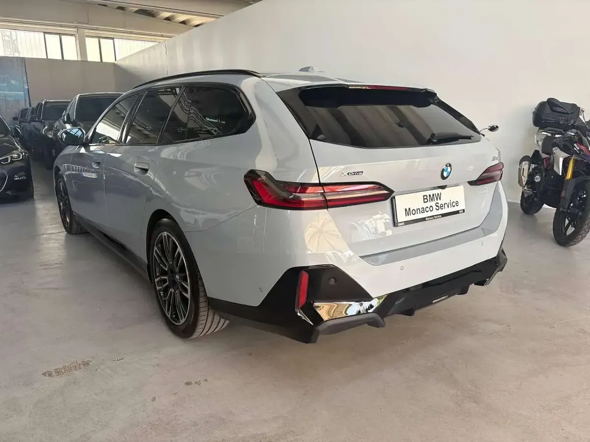 Usata BMW 520 M Sport 197 CV (144 kW) 2025 Brooklyn grau metallic Station wagon