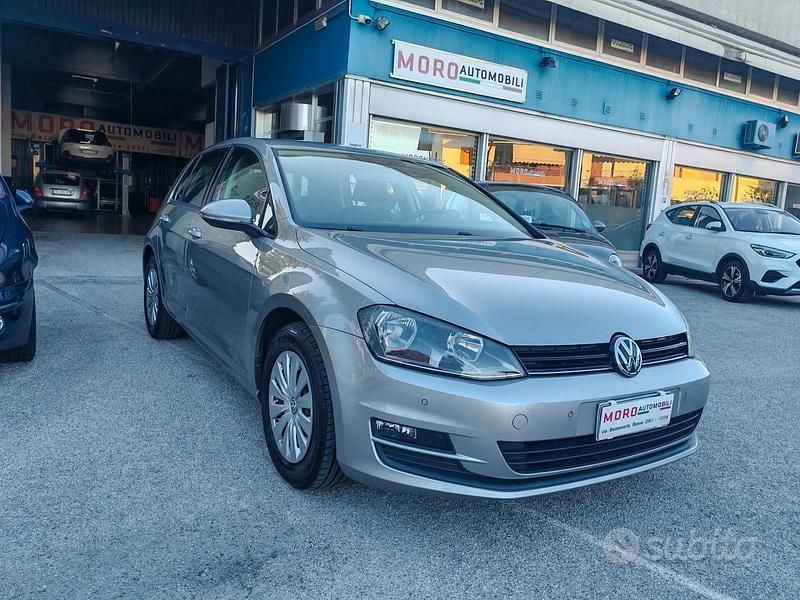 Grigio Usata 2016 VW Golf VII Trendline Tre volumi | 8900 € (Buon prezzo) - Immagine 1/4