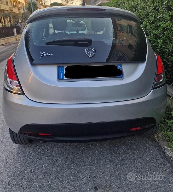 Usata Lancia Ypsilon 80 CV (58 kW) 2013 Grigio Utilitaria