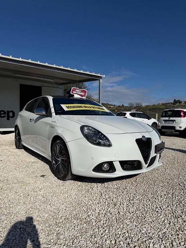Bianco Usata 2013 Alfa Romeo Giulietta Exclusive Tre volumi | 8000 € (Buon prezzo) - Immagine 1/4