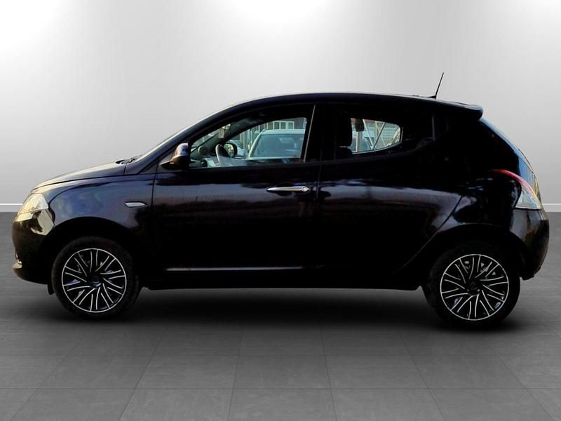 Usata Lancia Ypsilon Gold 69 CV (50 kW) 2022 Nero Utilitaria