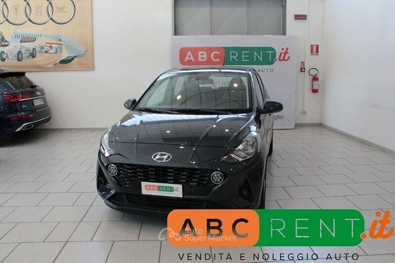 Usata Hyundai i10 67 CV (49 kW) 2023 Grigio Utilitaria