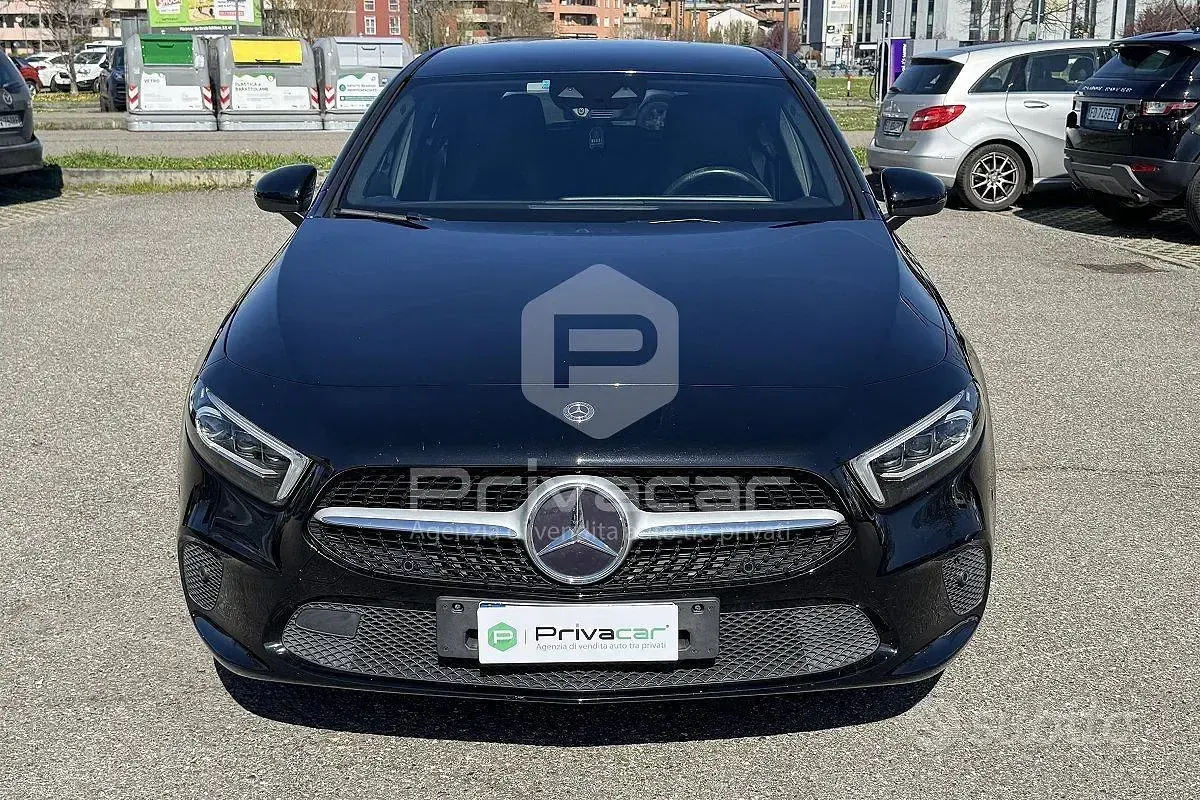 Begagnad Mercedes A200 150 HK (110 kW) 2020 Svart Halvkombi