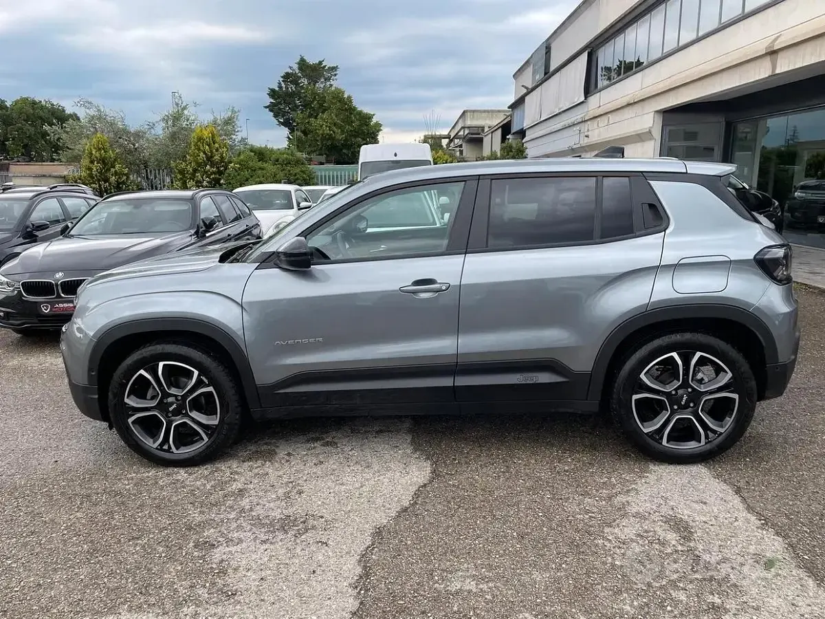 Usata Jeep Avenger Summit 101 CV (74 kW) 2024 Gray SUV
