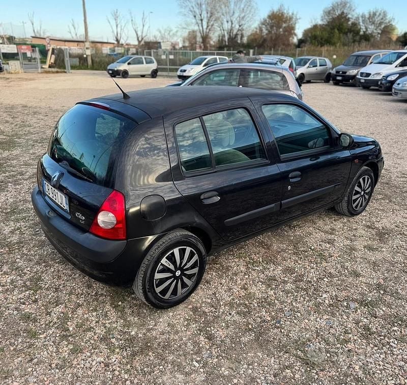 Usata Renault Clio II 75 CV (55 kW) 2002 Nero Berlina