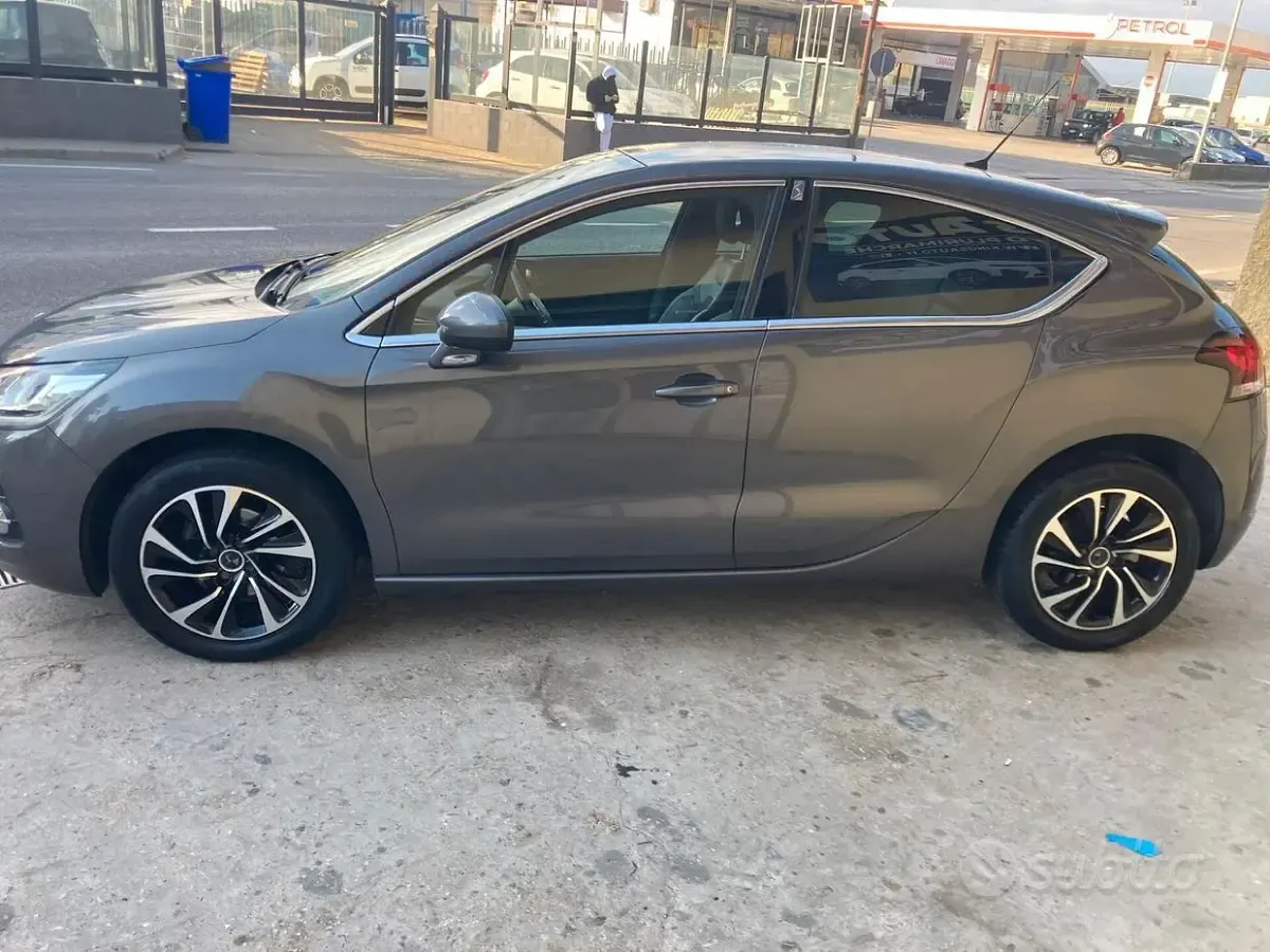 Usata DS Automobiles DS4 Business 120 CV (88 kW) 2016 Grigio Berlina