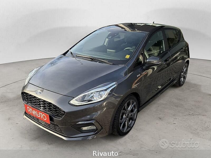 Grigio Usata 2019 Ford Fiesta ST-Line Tre volumi | 11.900 € (Buon prezzo) - Immagine 1/3