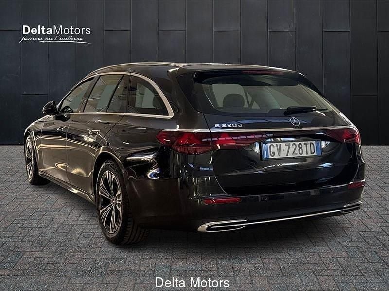 Usata Mercedes E220 Advanced 197 CV (144 kW) 2024 Grigio Station wagon