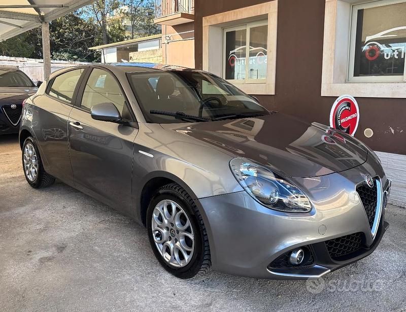 Usata Alfa Romeo Giulietta Super 120 CV (88 kW) 2019 Grigio Utilitaria