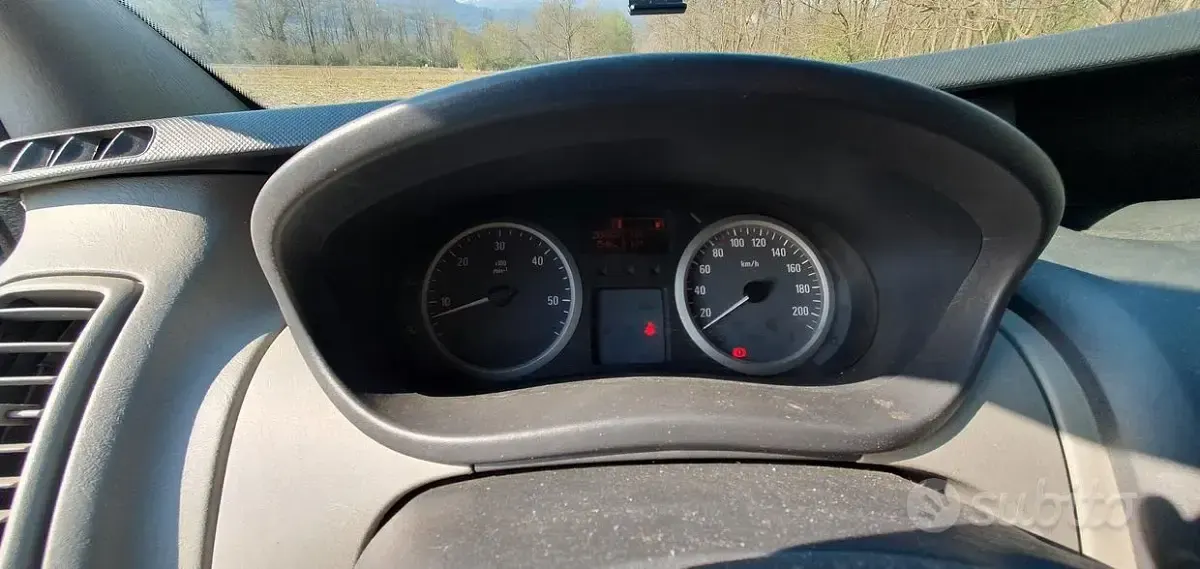 Usata Opel Vivaro 100 CV (73 kW) 2014 Grigio Monovolume