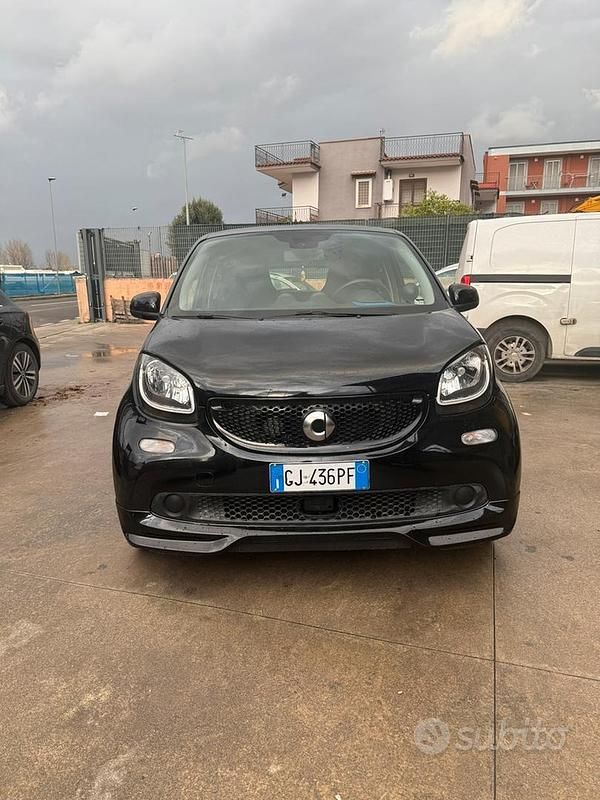 Usata Smart ForFour 90 CV (66 kW) 2019 Nero Utilitaria