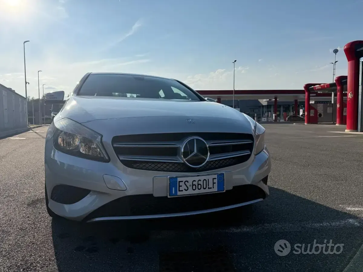 Usata Mercedes 180 109 CV (80 kW) 2013 Grigio Berlina