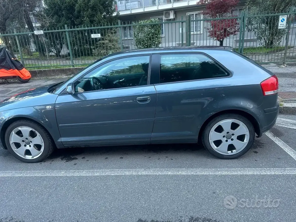 Usata Audi A3 102 CV (75 kW) 2004 Grigio Utilitaria