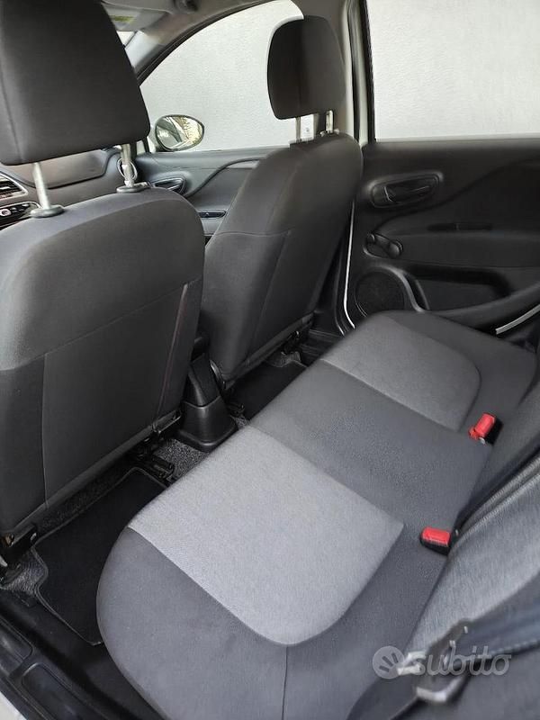 Usata Fiat Punto Lounge 85 CV (62 kW) 2015 Bianco Utilitaria