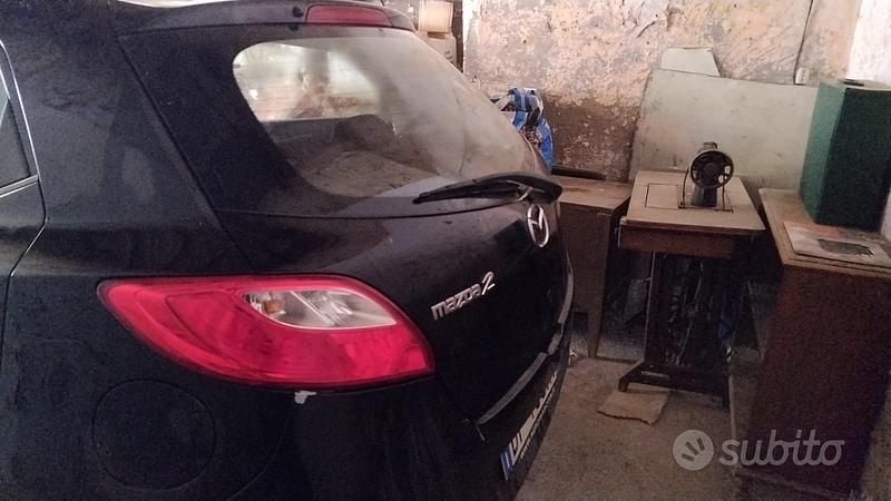 Usata Mazda 2 68 CV (50 kW) 2008 Nero Utilitaria