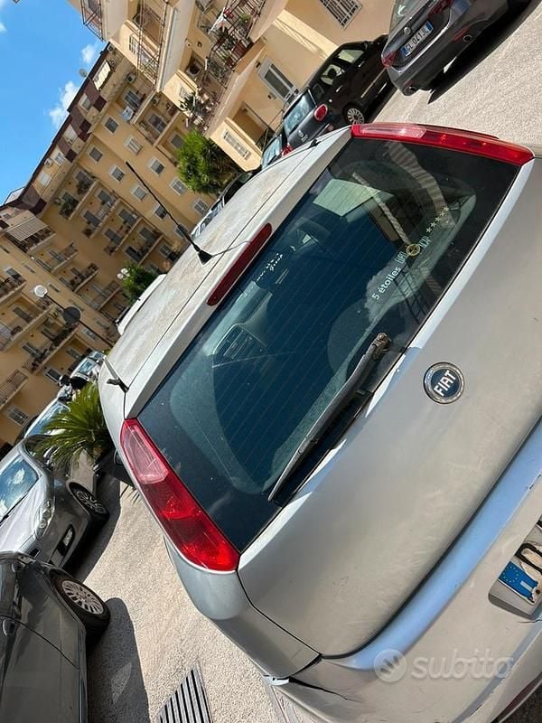 Usado Fiat Grande Punto 65 HP (47 kW) 2006 Cinzento Citadino