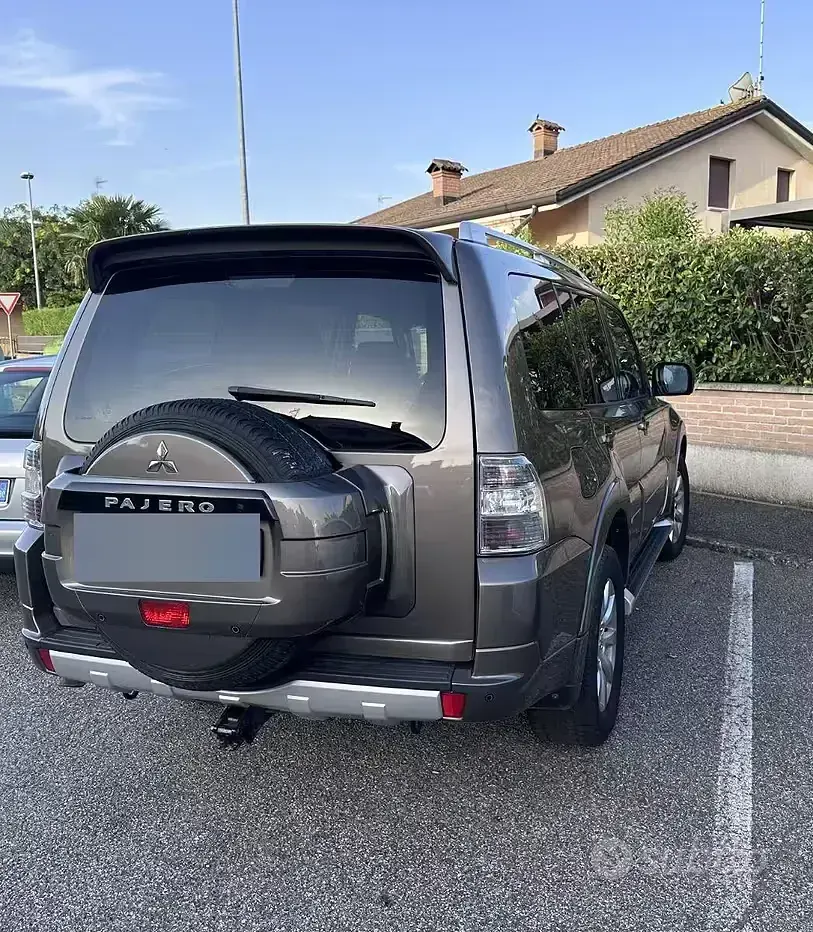 Usata Mitsubishi Pajero Instyle 200 CV (147 kW) 2009 Marrone SUV