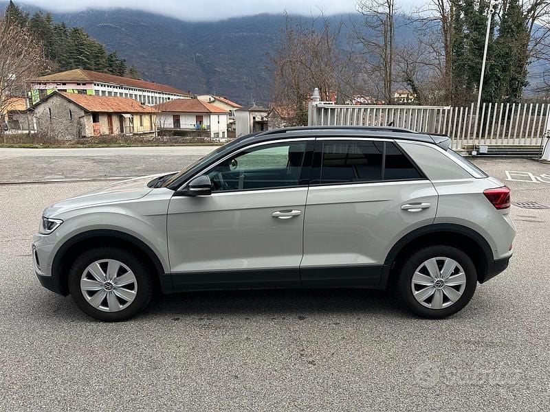 Usata VW T-Roc Life 150 CV (110 kW) 2023 Grigio SUV