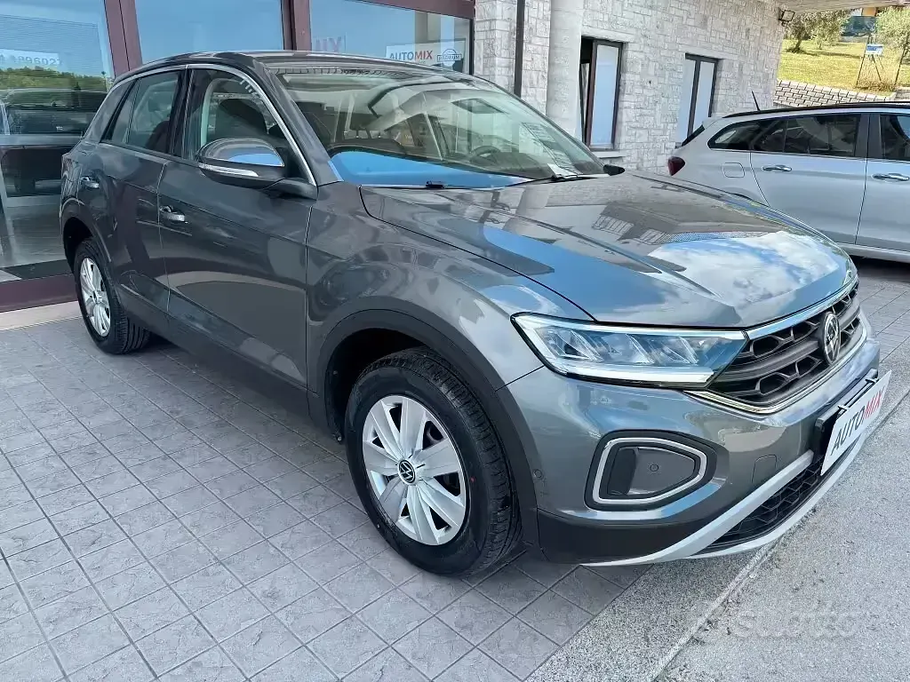 Usata VW T-Roc Style 110 CV (80 kW) 2023 Grigio SUV