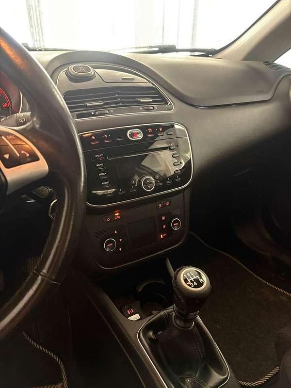 Usata Fiat Punto Lounge 69 CV (50 kW) 2014 Bianco Utilitaria