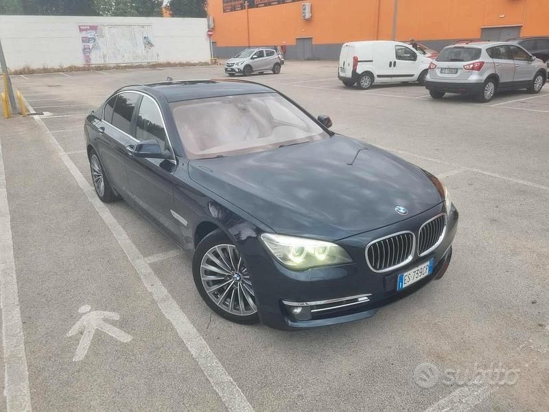 Usata BMW 740 Luxury Line 313 CV (230 kW) 2013 Blu Berlina