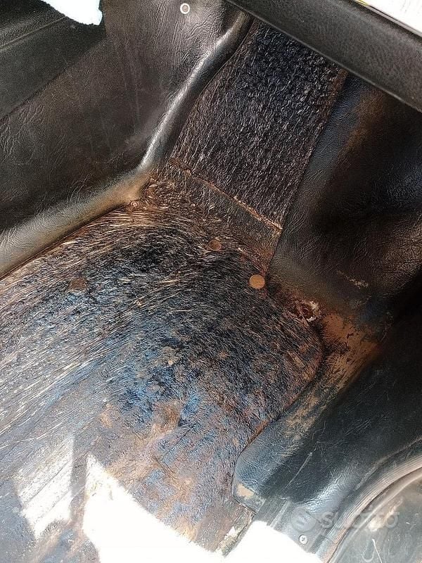 Usata Lada niva 81 CV (59 kW) 2006 Verde SUV