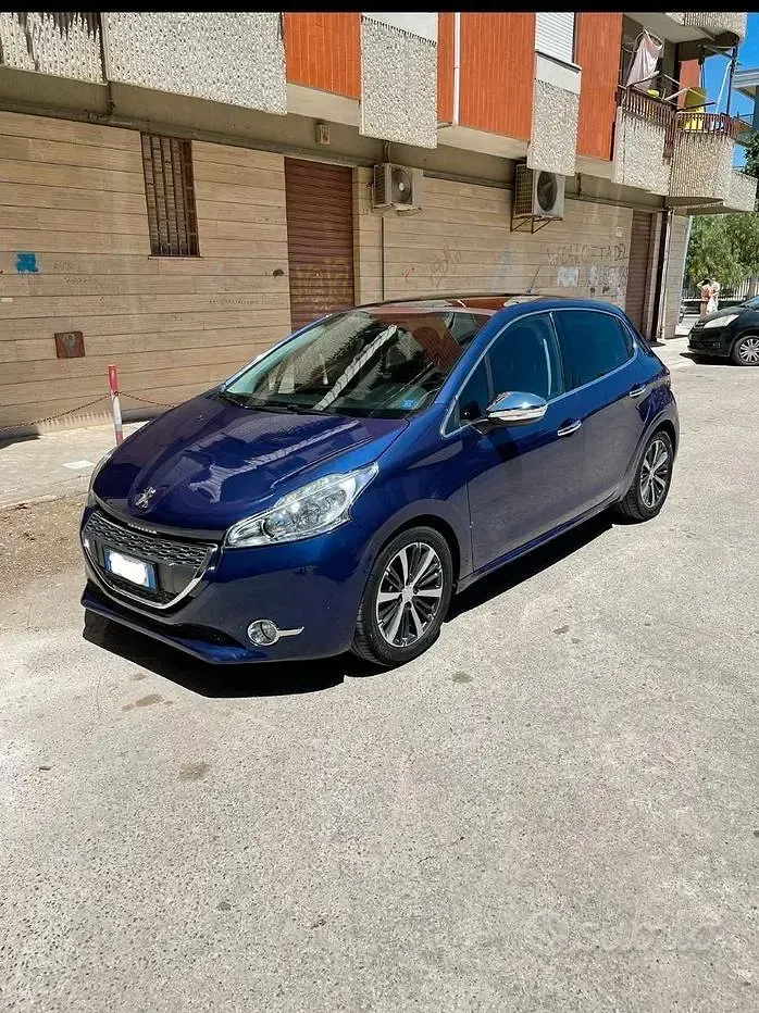 Usata Peugeot 208 Allure 92 CV (67 kW) 2013 Blu Utilitaria