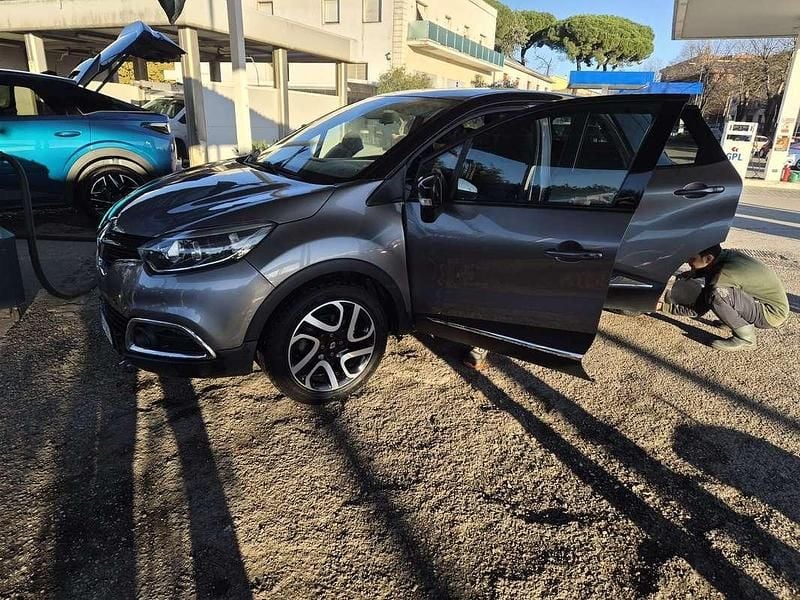 Usata Renault Captur 90 CV (66 kW) 2015 Grigio SUV